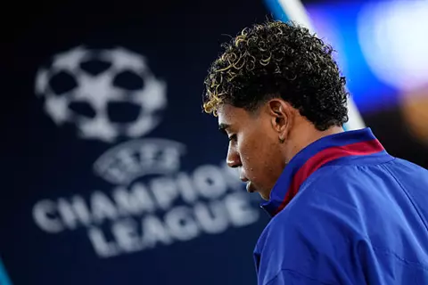 لامين يامال.. من صناعة هدف الفوز أمام فرانكفورت إلى الإيقاف والغضب